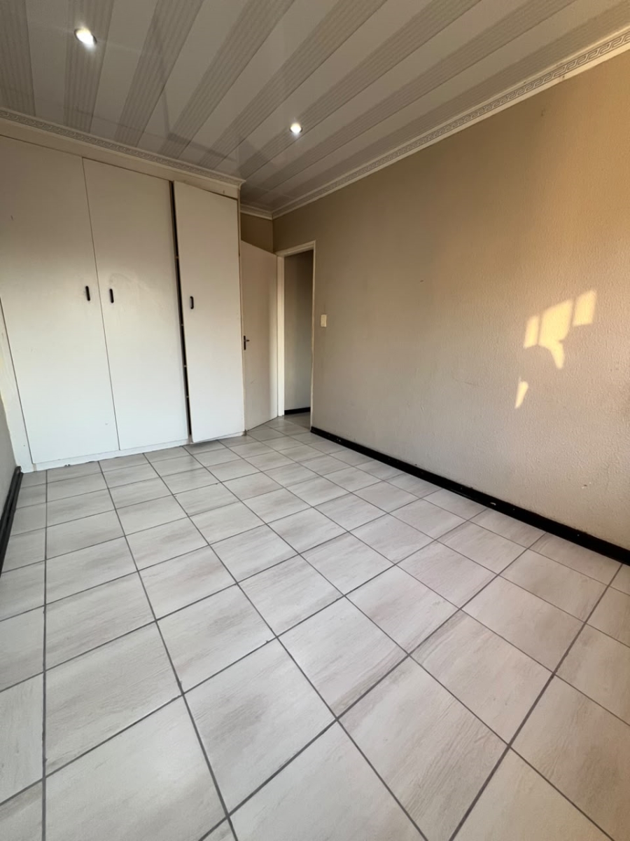 To Let 2 Bedroom Property for Rent in Ormonde Gauteng