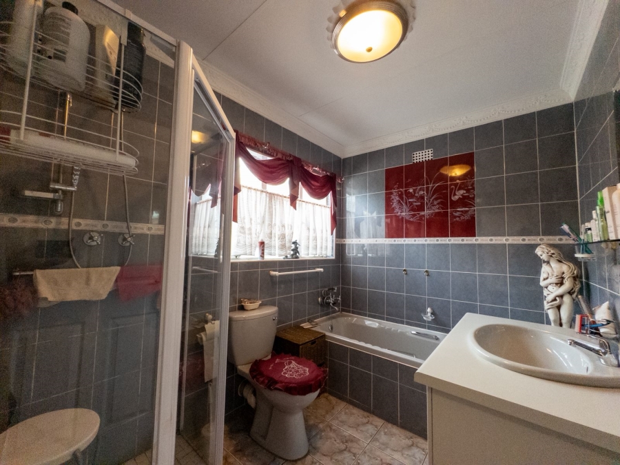 3 Bedroom Property for Sale in Kenleaf Gauteng