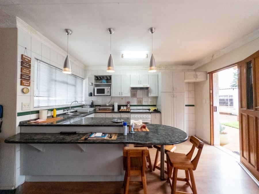 3 Bedroom Property for Sale in Kenleaf Gauteng