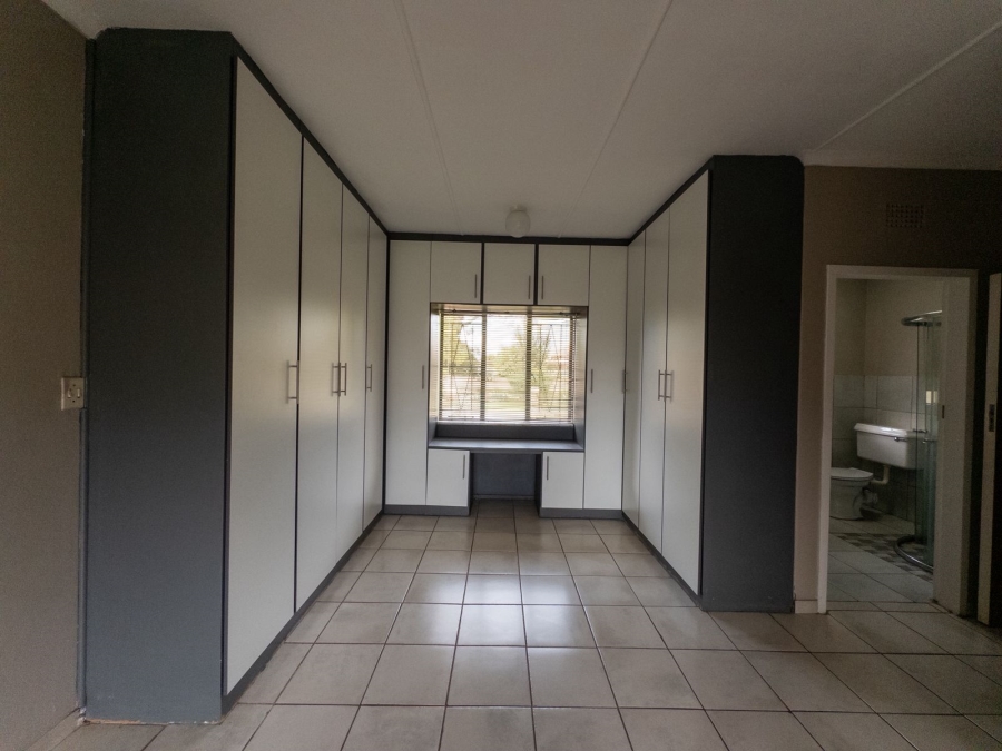3 Bedroom Property for Sale in Dalpark Proper Gauteng
