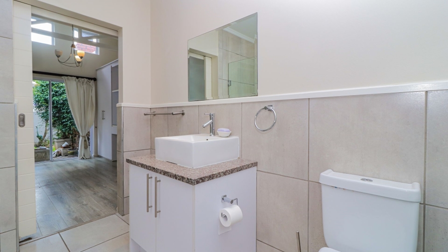 2 Bedroom Property for Sale in Broadacres Gauteng