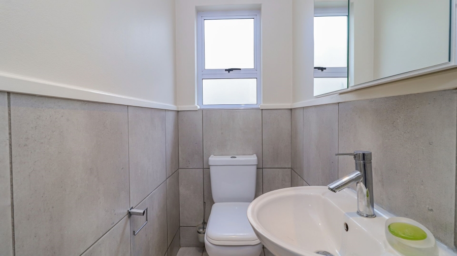 2 Bedroom Property for Sale in Broadacres Gauteng