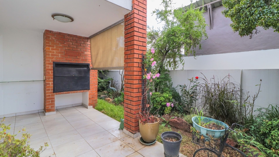 2 Bedroom Property for Sale in Broadacres Gauteng