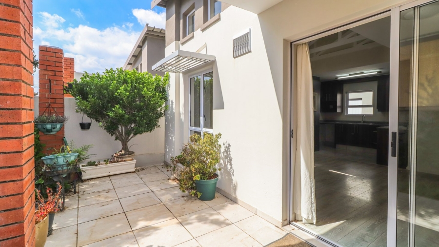 2 Bedroom Property for Sale in Broadacres Gauteng
