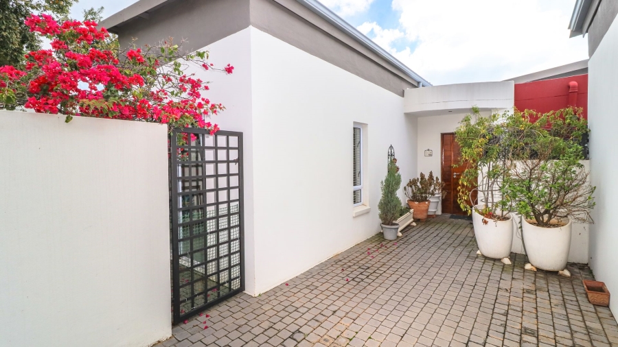 2 Bedroom Property for Sale in Broadacres Gauteng