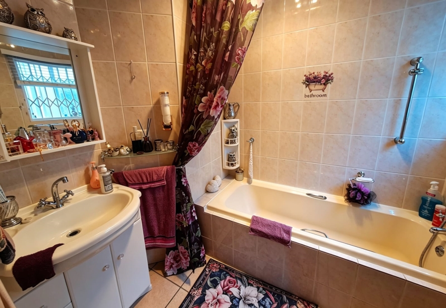 To Let 3 Bedroom Property for Rent in Three Rivers Gauteng