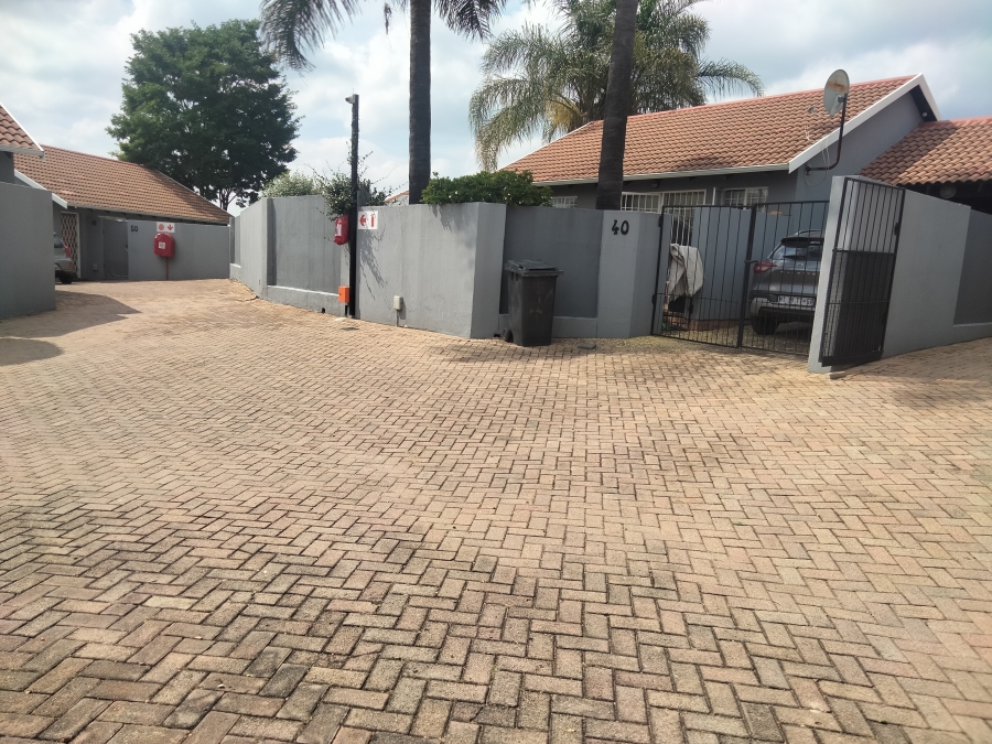 2 Bedroom Property for Sale in Sonneglans Gauteng