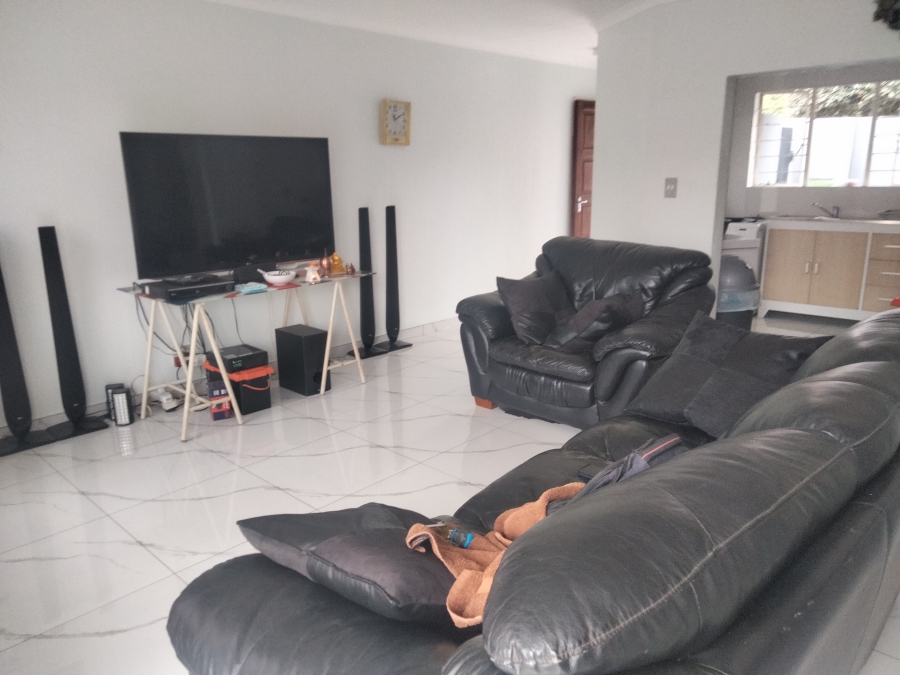 2 Bedroom Property for Sale in Sonneglans Gauteng