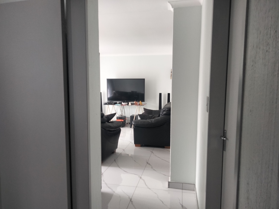 2 Bedroom Property for Sale in Sonneglans Gauteng