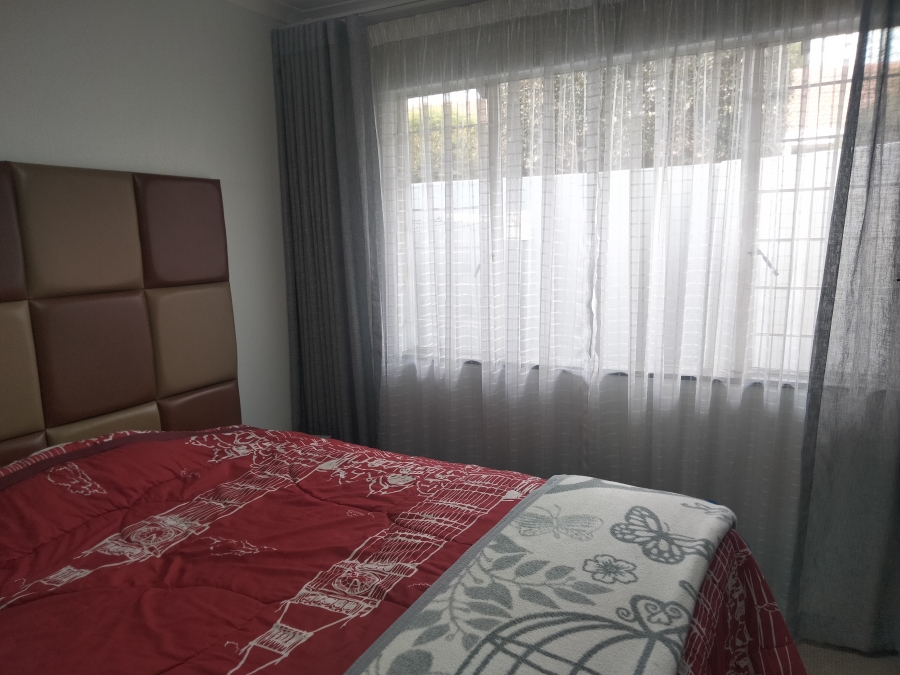 2 Bedroom Property for Sale in Sonneglans Gauteng