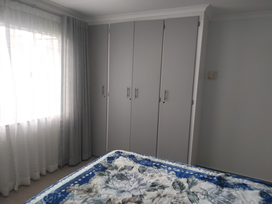 2 Bedroom Property for Sale in Sonneglans Gauteng