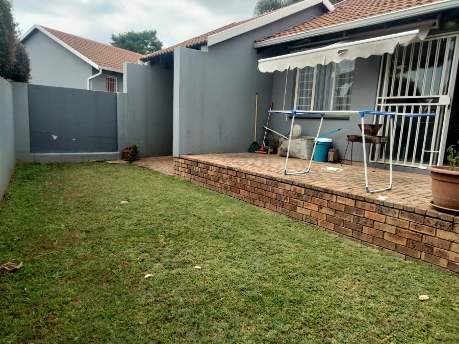 2 Bedroom Property for Sale in Sonneglans Gauteng