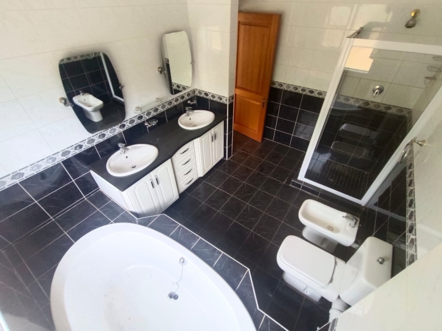 6 Bedroom Property for Sale in Montana Park Gauteng