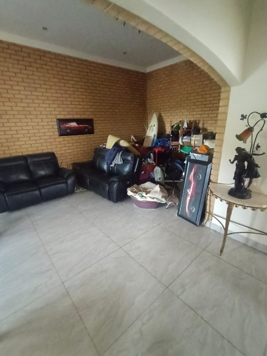 6 Bedroom Property for Sale in Montana Park Gauteng