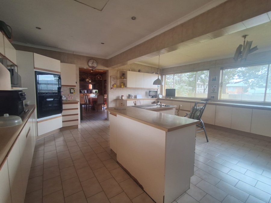 5 Bedroom Property for Sale in Bedworth Park Gauteng