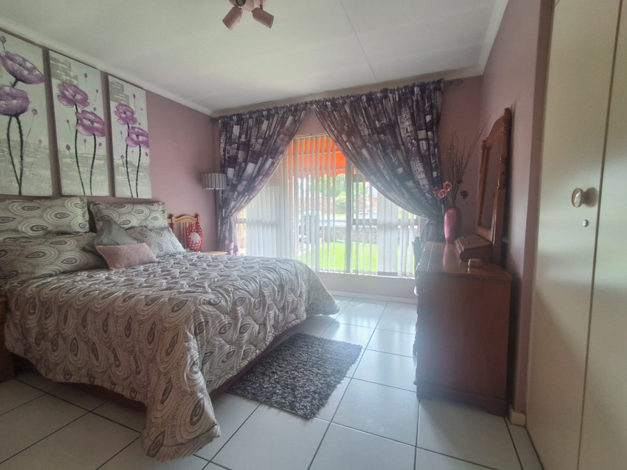 5 Bedroom Property for Sale in Bedworth Park Gauteng