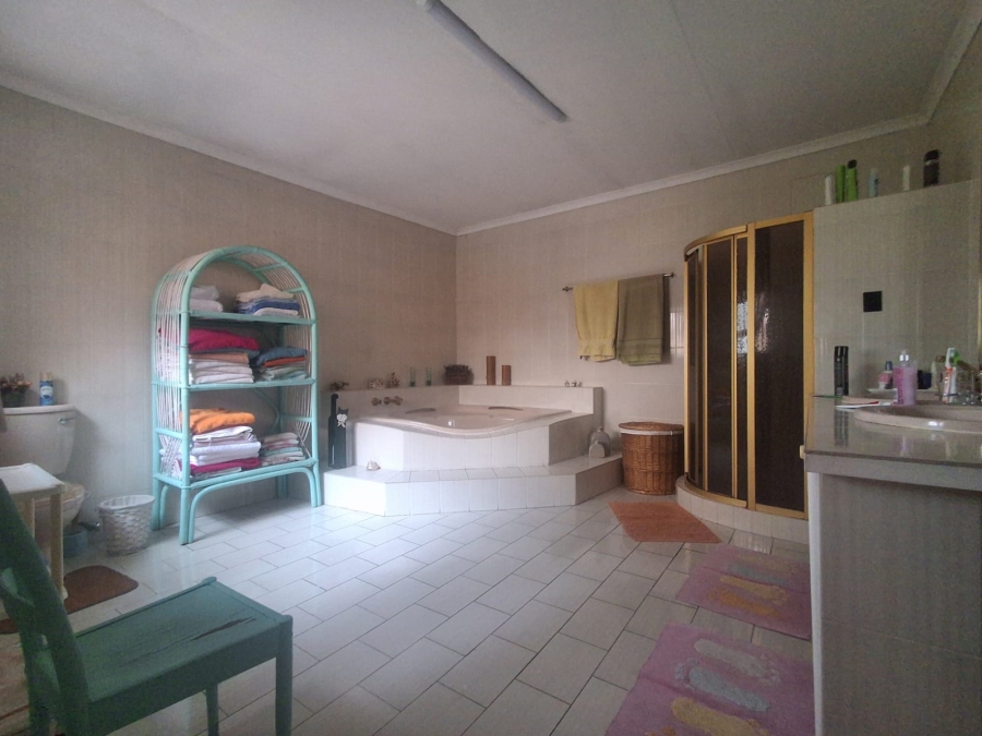 5 Bedroom Property for Sale in Bedworth Park Gauteng