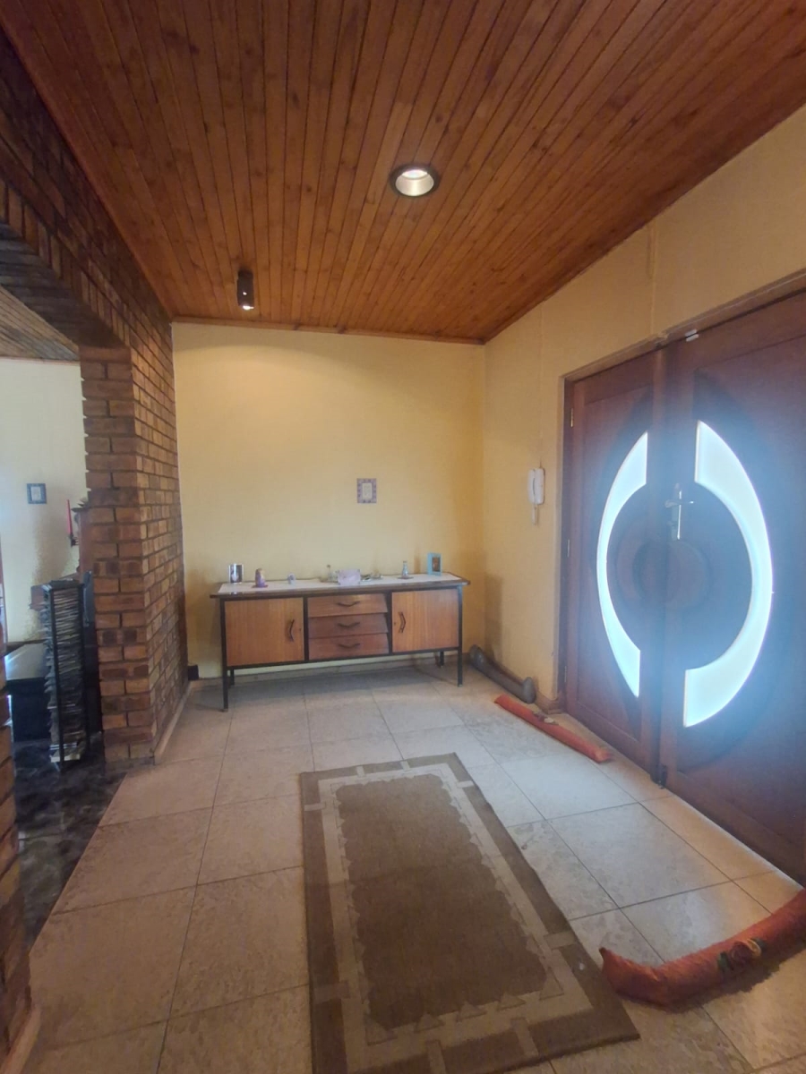 5 Bedroom Property for Sale in Bedworth Park Gauteng