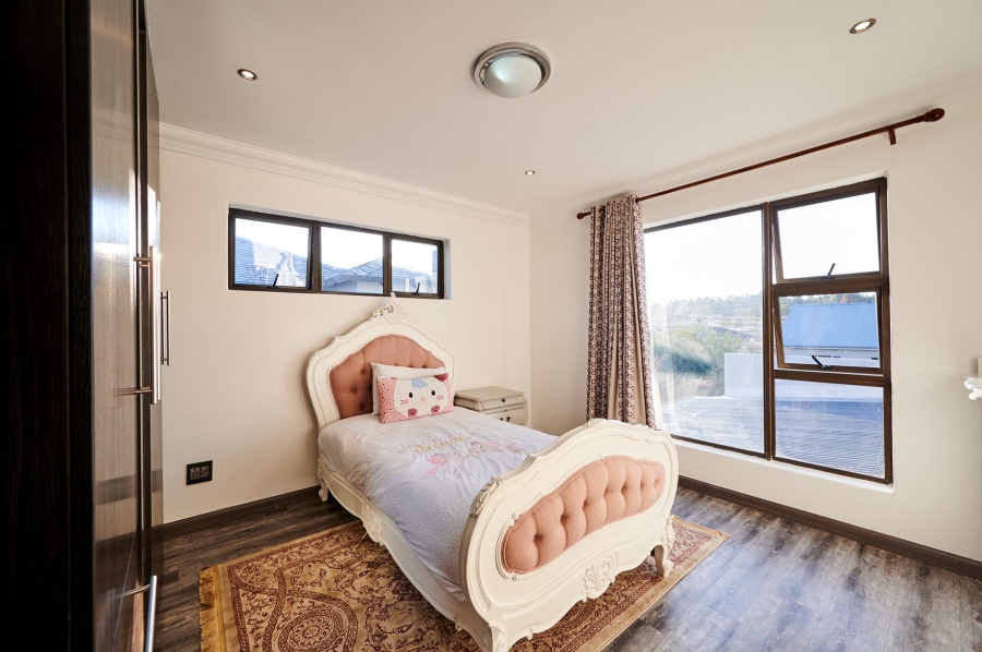 4 Bedroom Property for Sale in Waterfall Country Village Gauteng