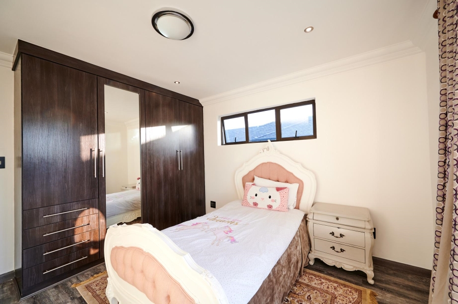 4 Bedroom Property for Sale in Waterfall Country Village Gauteng