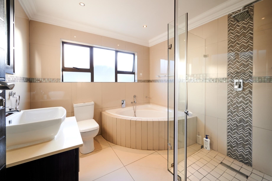 4 Bedroom Property for Sale in Waterfall Country Village Gauteng