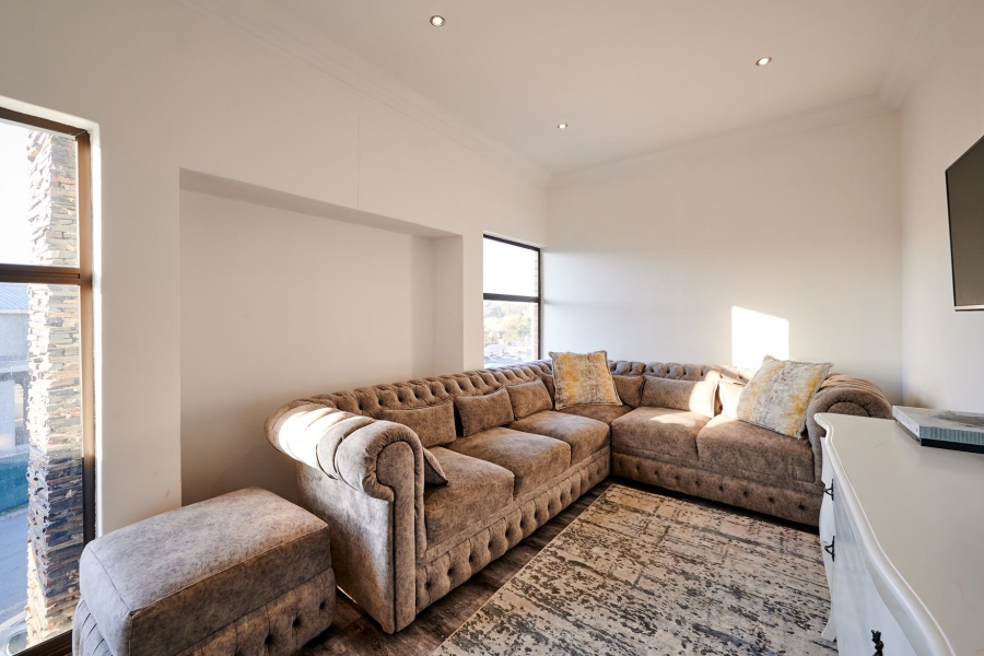 4 Bedroom Property for Sale in Waterfall Country Village Gauteng