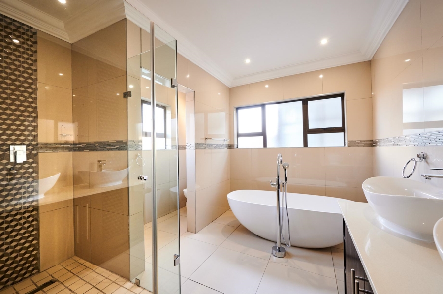 4 Bedroom Property for Sale in Waterfall Country Village Gauteng