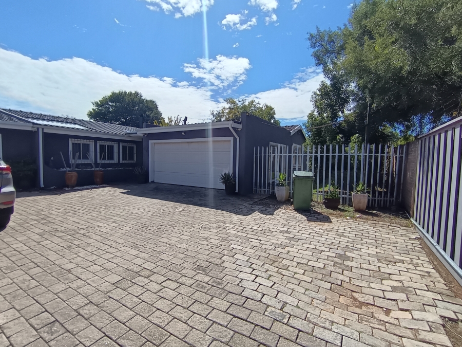 4 Bedroom Property for Sale in Brackendowns Gauteng