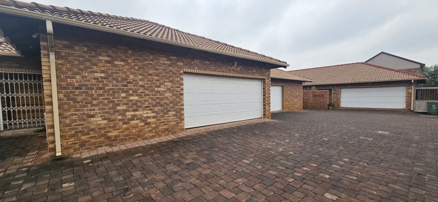 3 Bedroom Property for Sale in New Redruth Gauteng