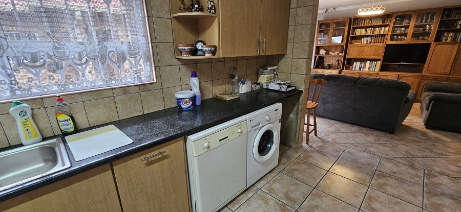 3 Bedroom Property for Sale in New Redruth Gauteng