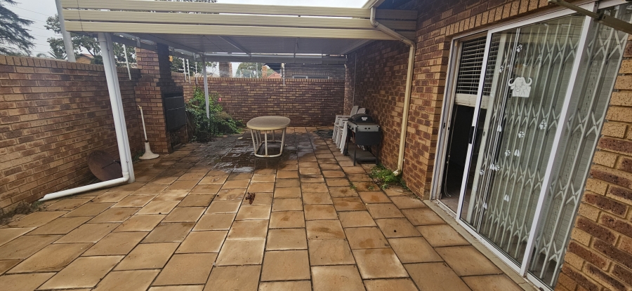 3 Bedroom Property for Sale in New Redruth Gauteng