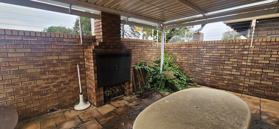 3 Bedroom Property for Sale in New Redruth Gauteng