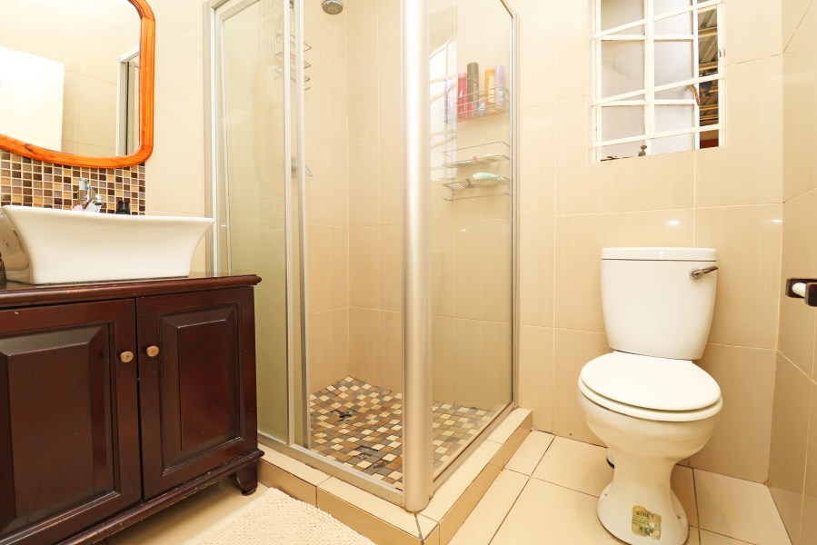 To Let 4 Bedroom Property for Rent in Blairgowrie Gauteng