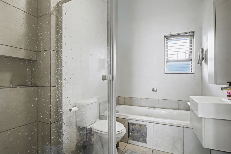 2 Bedroom Property for Sale in Broadacres Gauteng