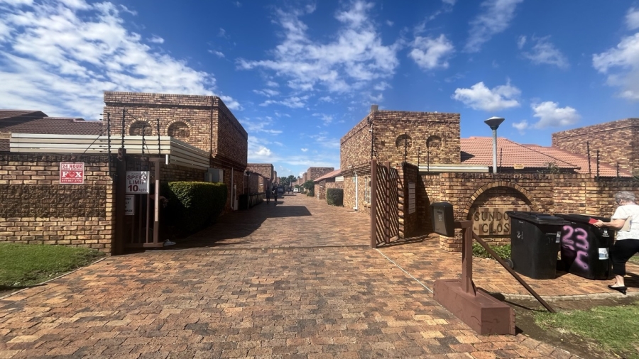 3 Bedroom Property for Sale in Brackendowns Gauteng