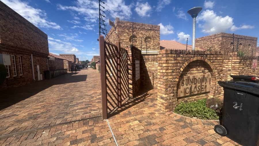 3 Bedroom Property for Sale in Brackendowns Gauteng