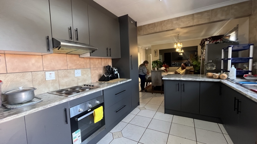 3 Bedroom Property for Sale in Brackendowns Gauteng