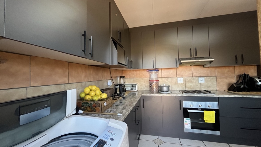 3 Bedroom Property for Sale in Brackendowns Gauteng