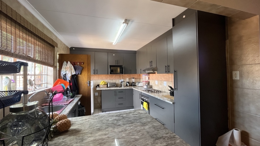 3 Bedroom Property for Sale in Brackendowns Gauteng