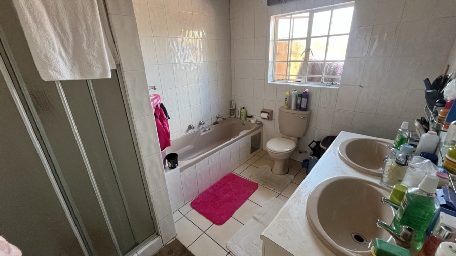 3 Bedroom Property for Sale in Brackendowns Gauteng