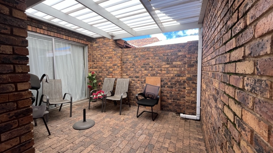 3 Bedroom Property for Sale in Brackendowns Gauteng