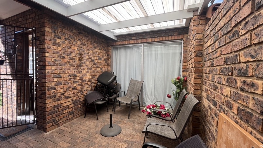 3 Bedroom Property for Sale in Brackendowns Gauteng