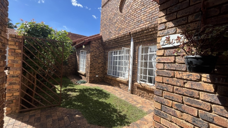 3 Bedroom Property for Sale in Brackendowns Gauteng