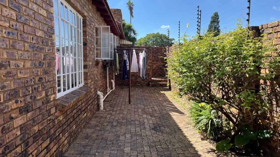 3 Bedroom Property for Sale in Brackendowns Gauteng