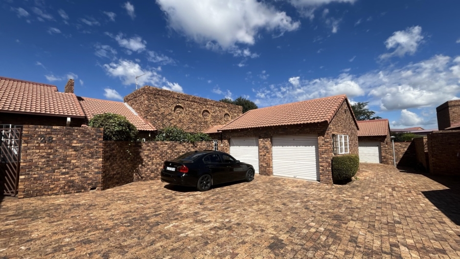 3 Bedroom Property for Sale in Brackendowns Gauteng