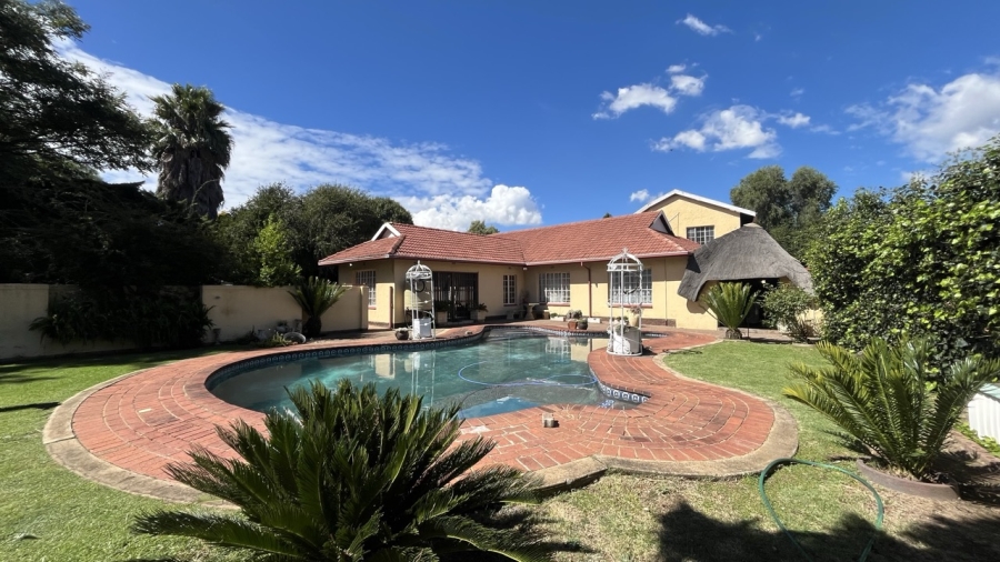 3 Bedroom Property for Sale in Brackendowns Gauteng