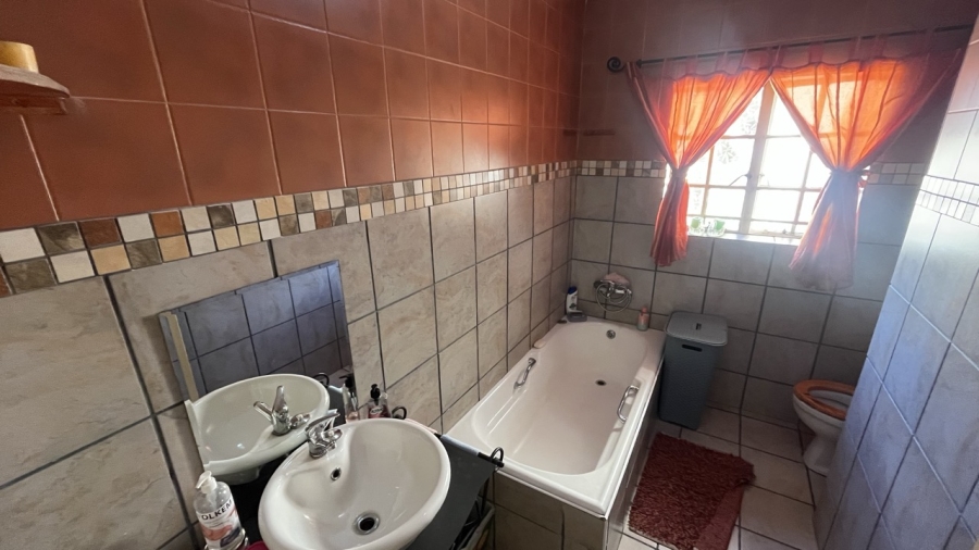 3 Bedroom Property for Sale in Brackendowns Gauteng