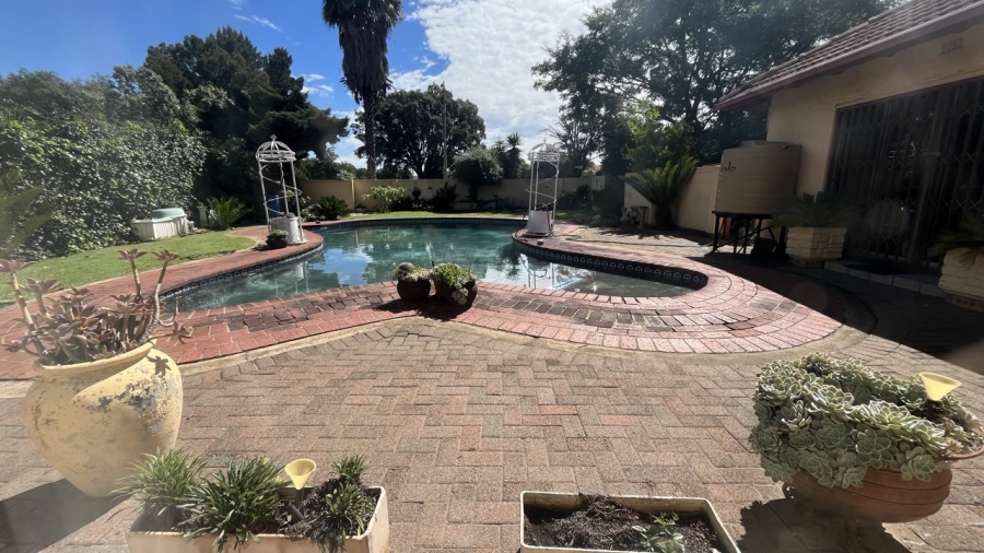 3 Bedroom Property for Sale in Brackendowns Gauteng