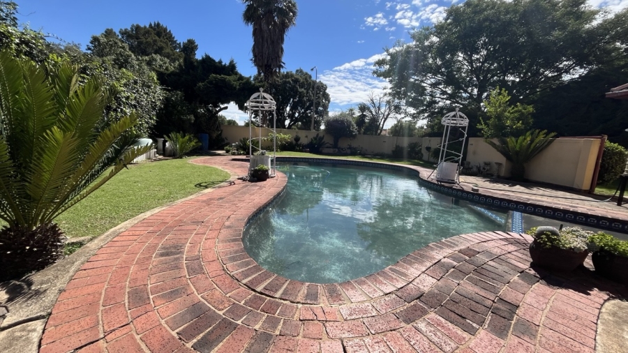 3 Bedroom Property for Sale in Brackendowns Gauteng