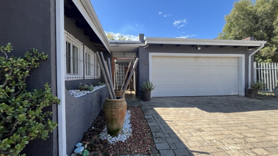 4 Bedroom Property for Sale in Brackendowns Gauteng